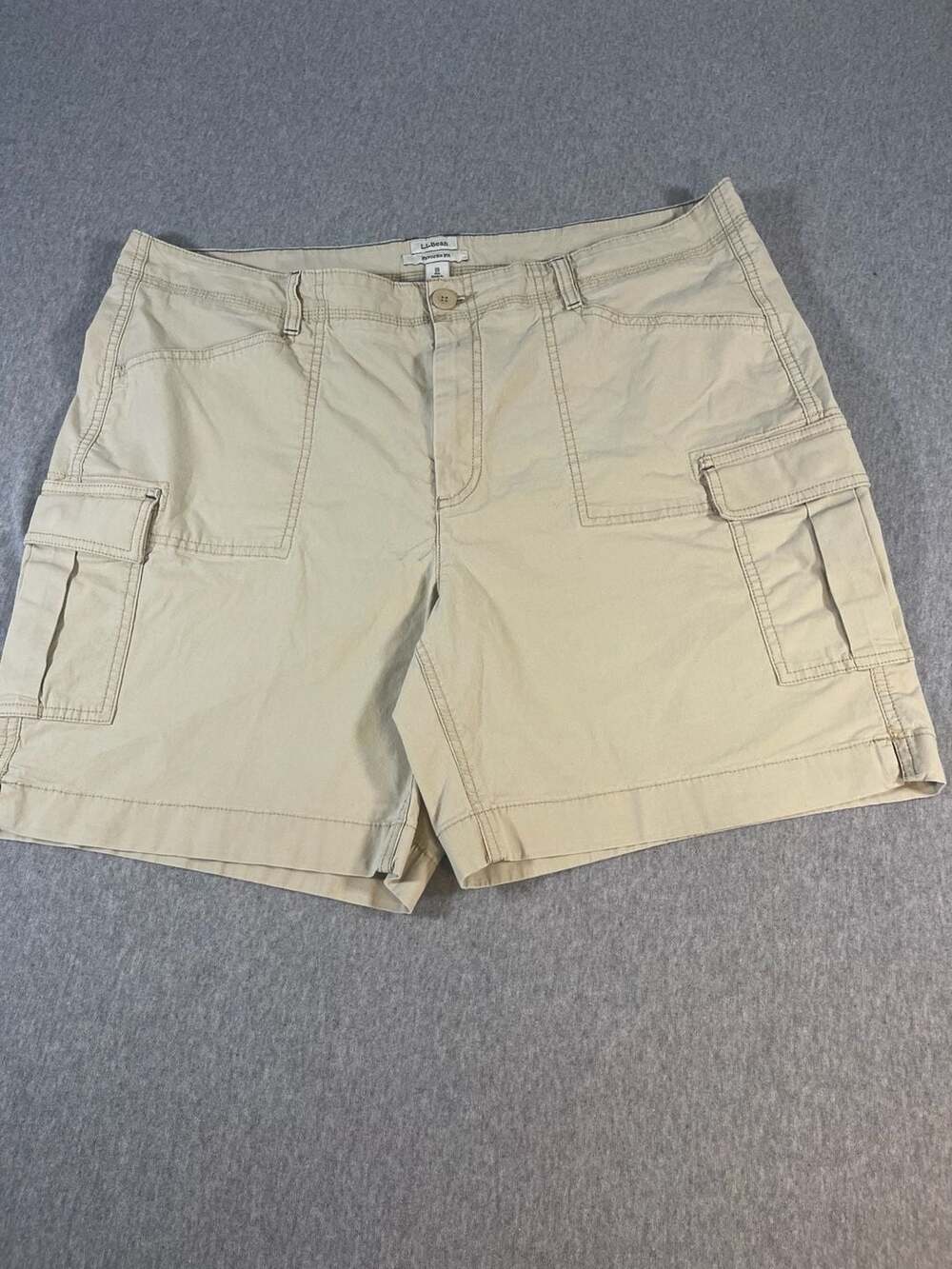 L.L. Bean Khaki  Favorite Fit Stretch Canvas Cargo Shorts Women’s 18R(38X7)